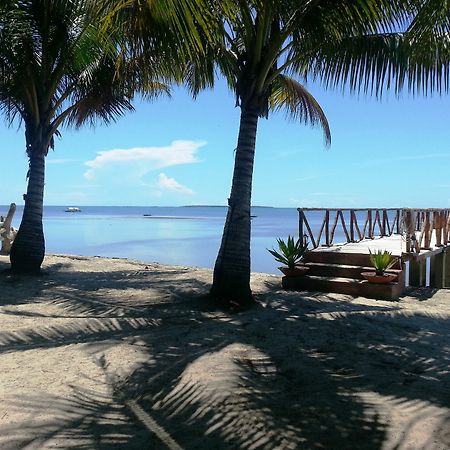 Cooper'S Beach Resort Lucbuan Exterior foto