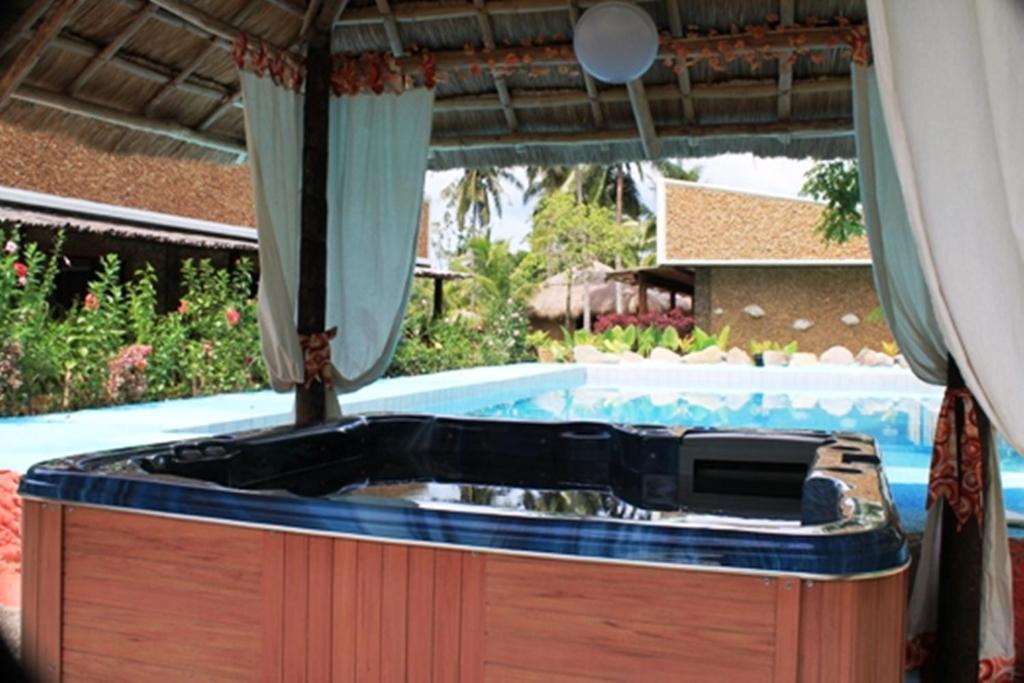 Cooper'S Beach Resort Lucbuan Exterior foto