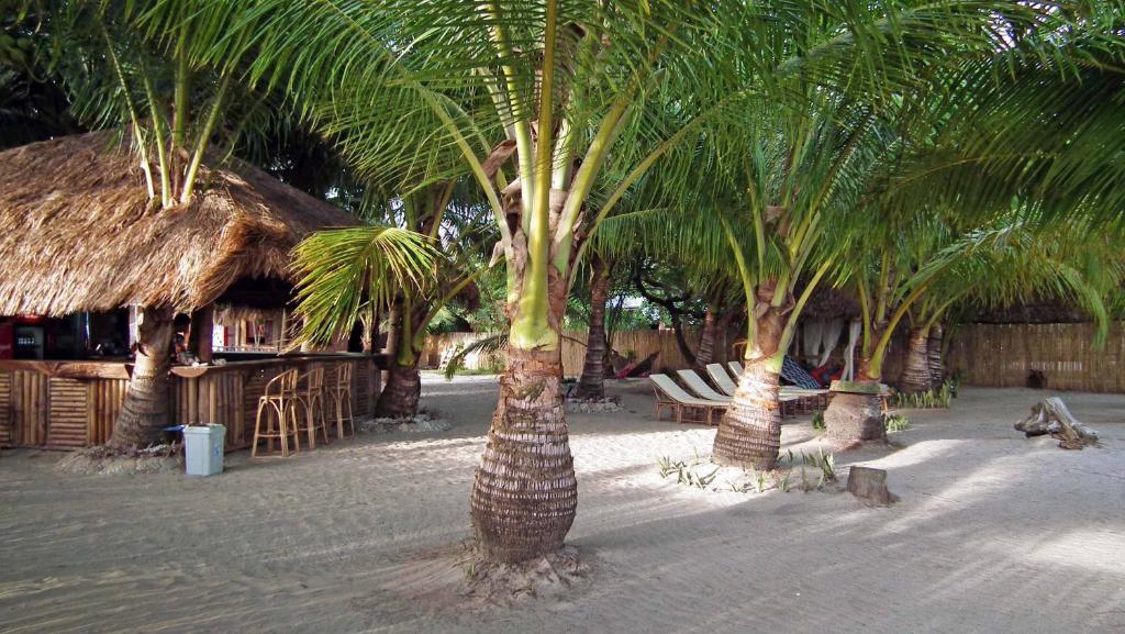 Cooper'S Beach Resort Lucbuan Exterior foto
