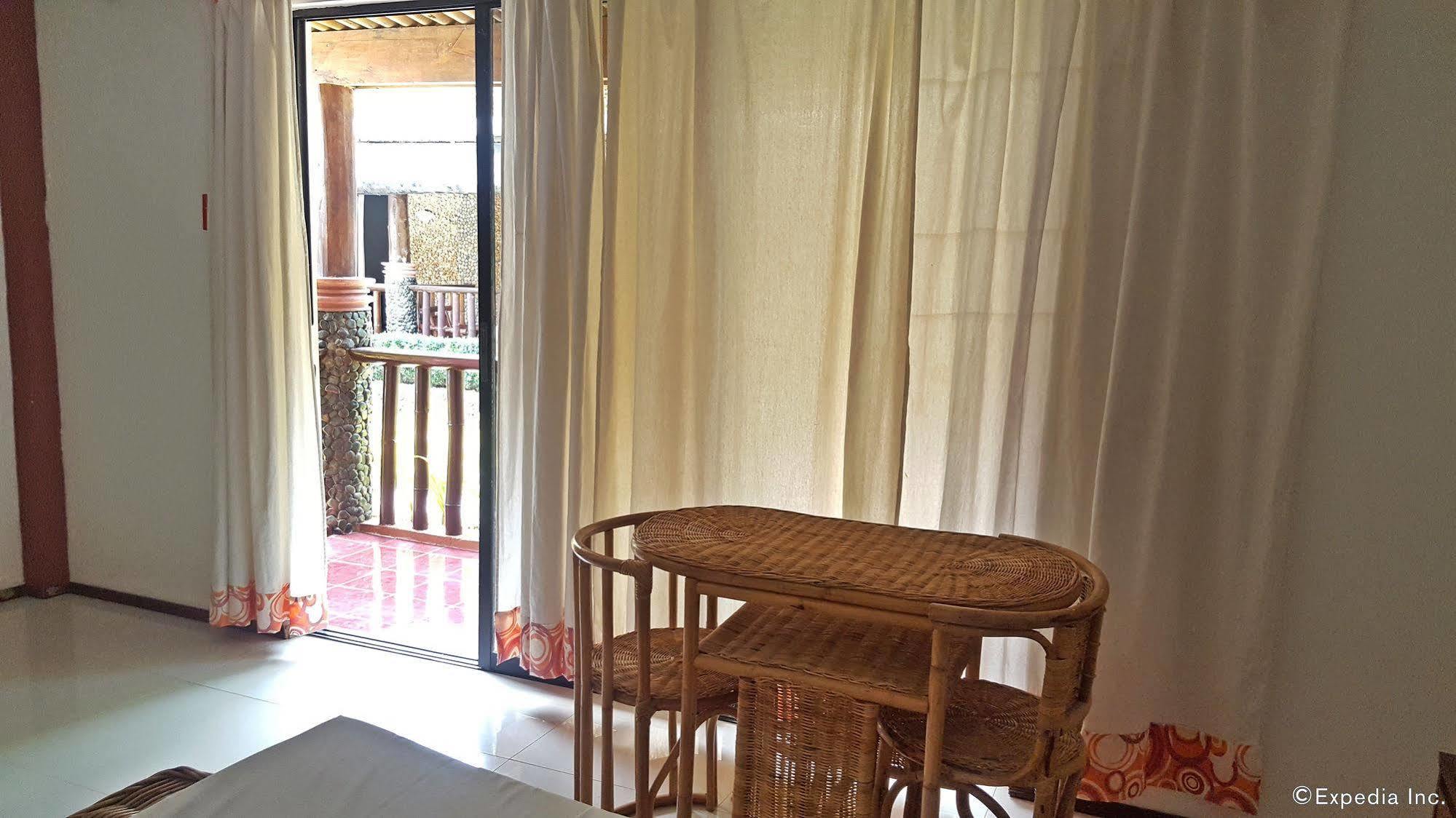 Cooper'S Beach Resort Lucbuan Exterior foto