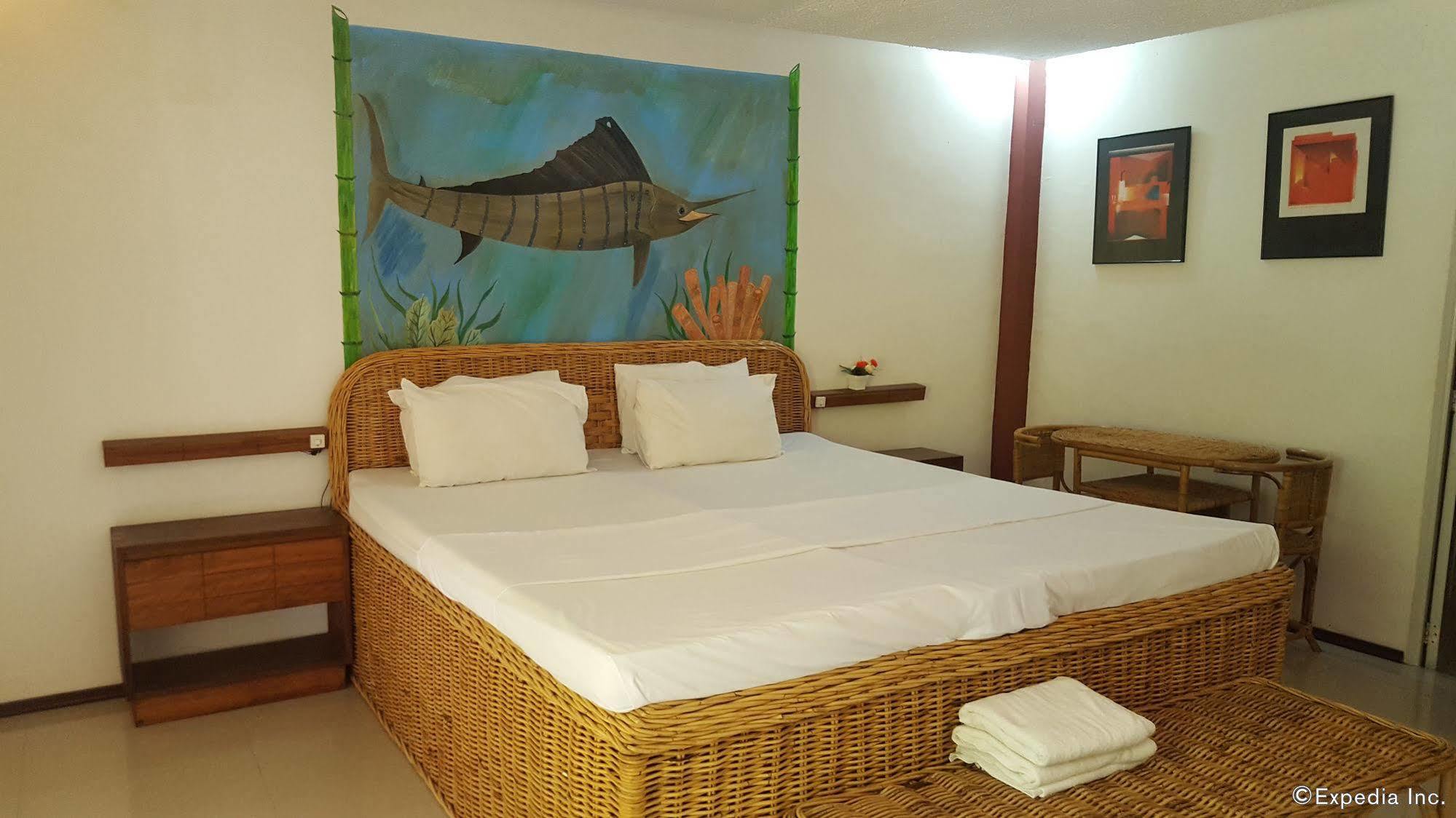 Cooper'S Beach Resort Lucbuan Exterior foto
