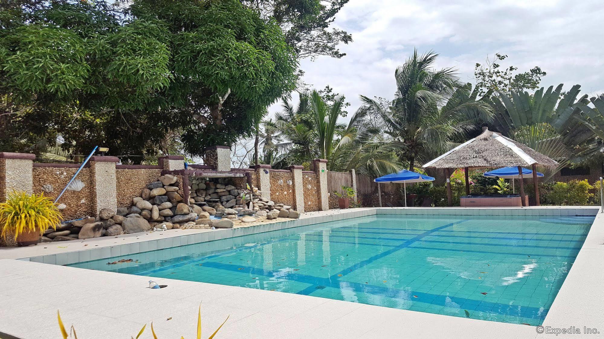 Cooper'S Beach Resort Lucbuan Exterior foto
